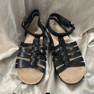 Yuu Memory foam black strap sandals, worn for one wedding. Bundle & Save!